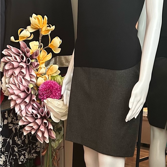 VALENTINO BOUTIQUE GREY SKIRT. MADE IN ITALY - Picture 5 of 13